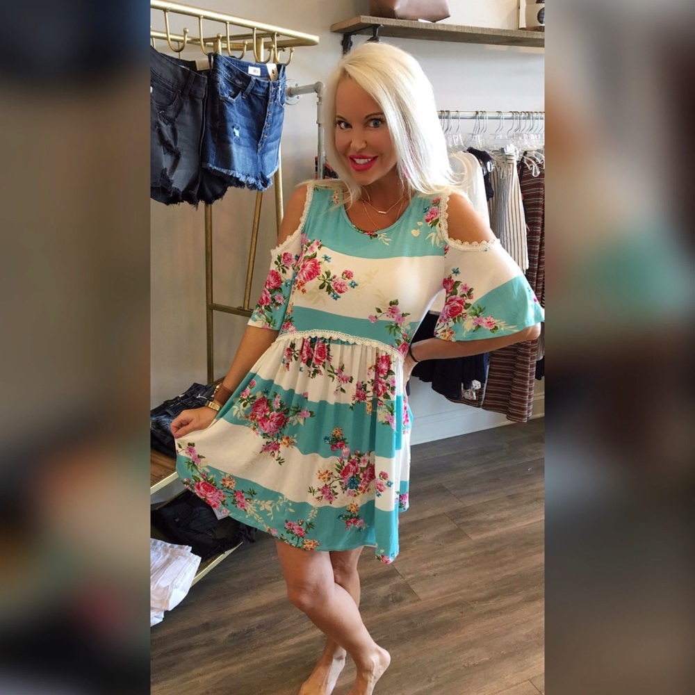 🌷LAST 1!! Gorgeous Aqua/White Floral Dress! - Picture 4 of 6